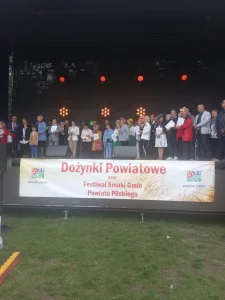 Dożynki powiatowe 2022 - działkowcy na scenie