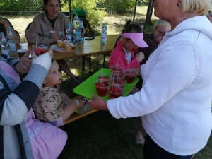 Dzień Dziecka 2023 na ROD im. 40-lecia WP - napoje na tacy