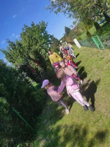 Wizyta Przedszkola - dzieci na spacerze