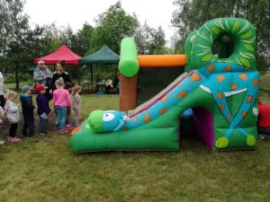Piknik z okazji Dnia Dziecka - zamek dmuchany