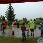 Piknik z okazji Dnia Dziecka - dzieci z hula hopami