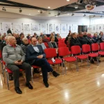 Zebranie działkowców 25.03.2023 - działkowcy siedzący na krzesłach